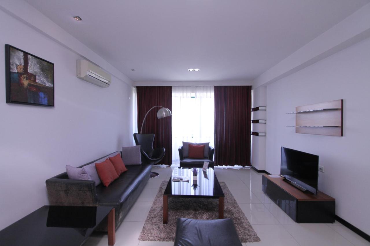 Likas Square - Kk Apartment Suite コタキナバル エクステリア 写真