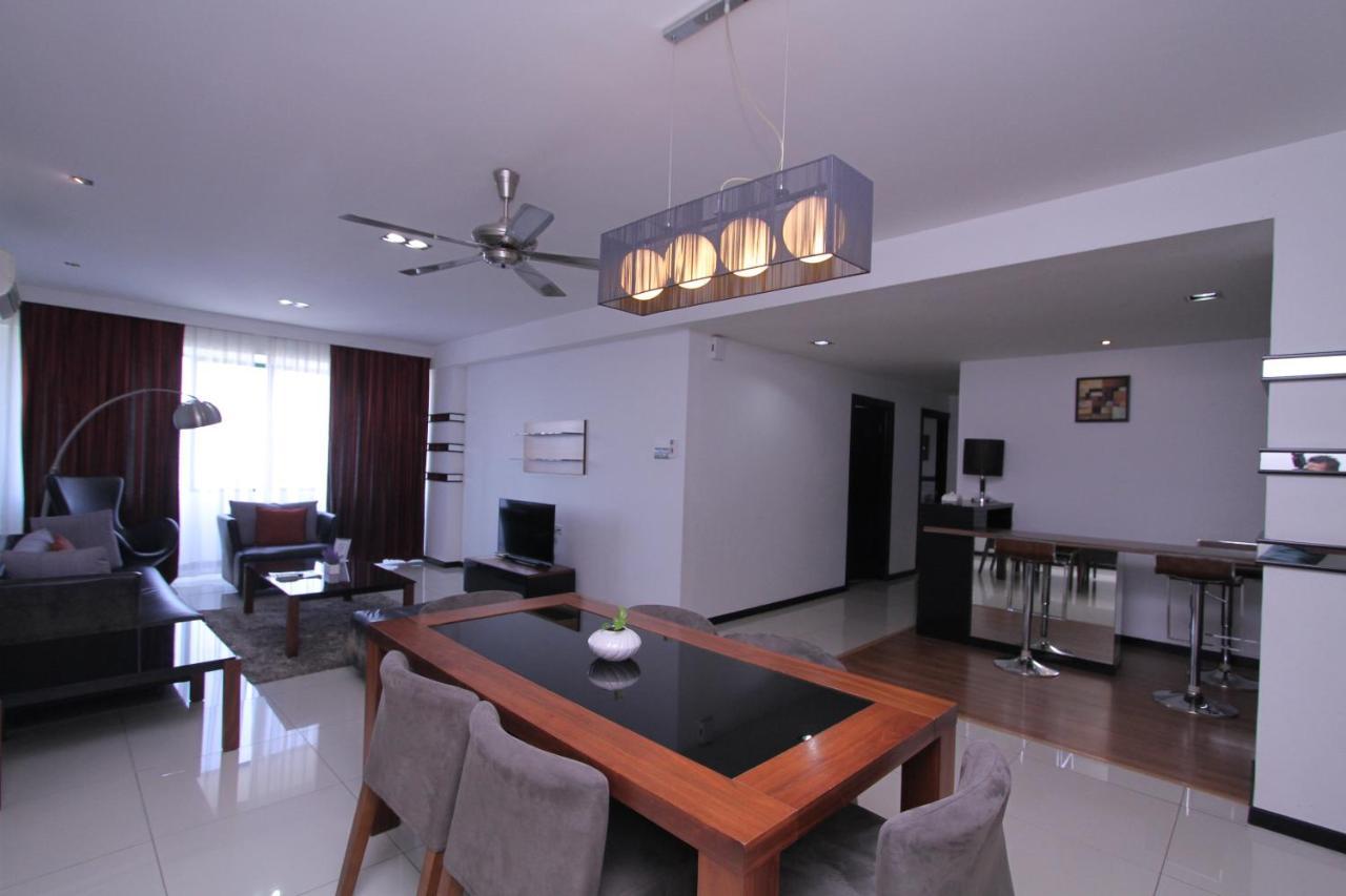 Likas Square - Kk Apartment Suite コタキナバル エクステリア 写真