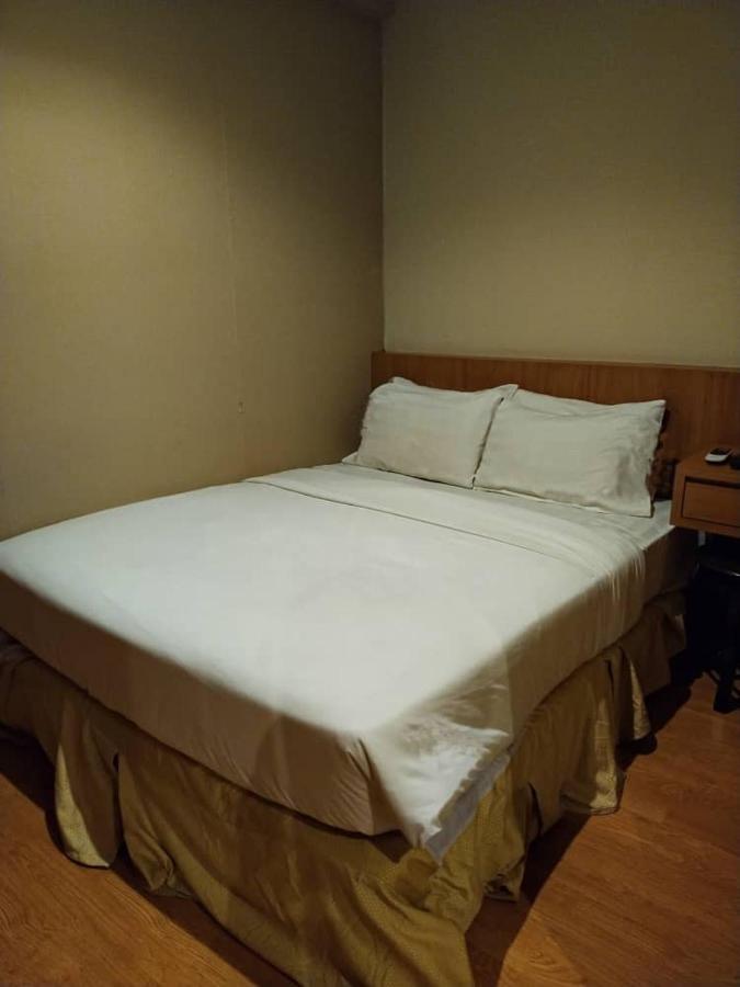 Likas Square - Kk Apartment Suite コタキナバル エクステリア 写真
