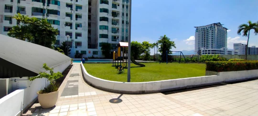 Likas Square - Kk Apartment Suite コタキナバル エクステリア 写真