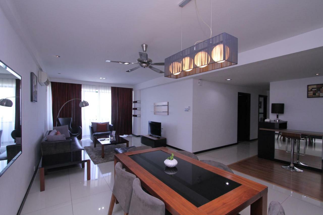 Likas Square - Kk Apartment Suite コタキナバル エクステリア 写真