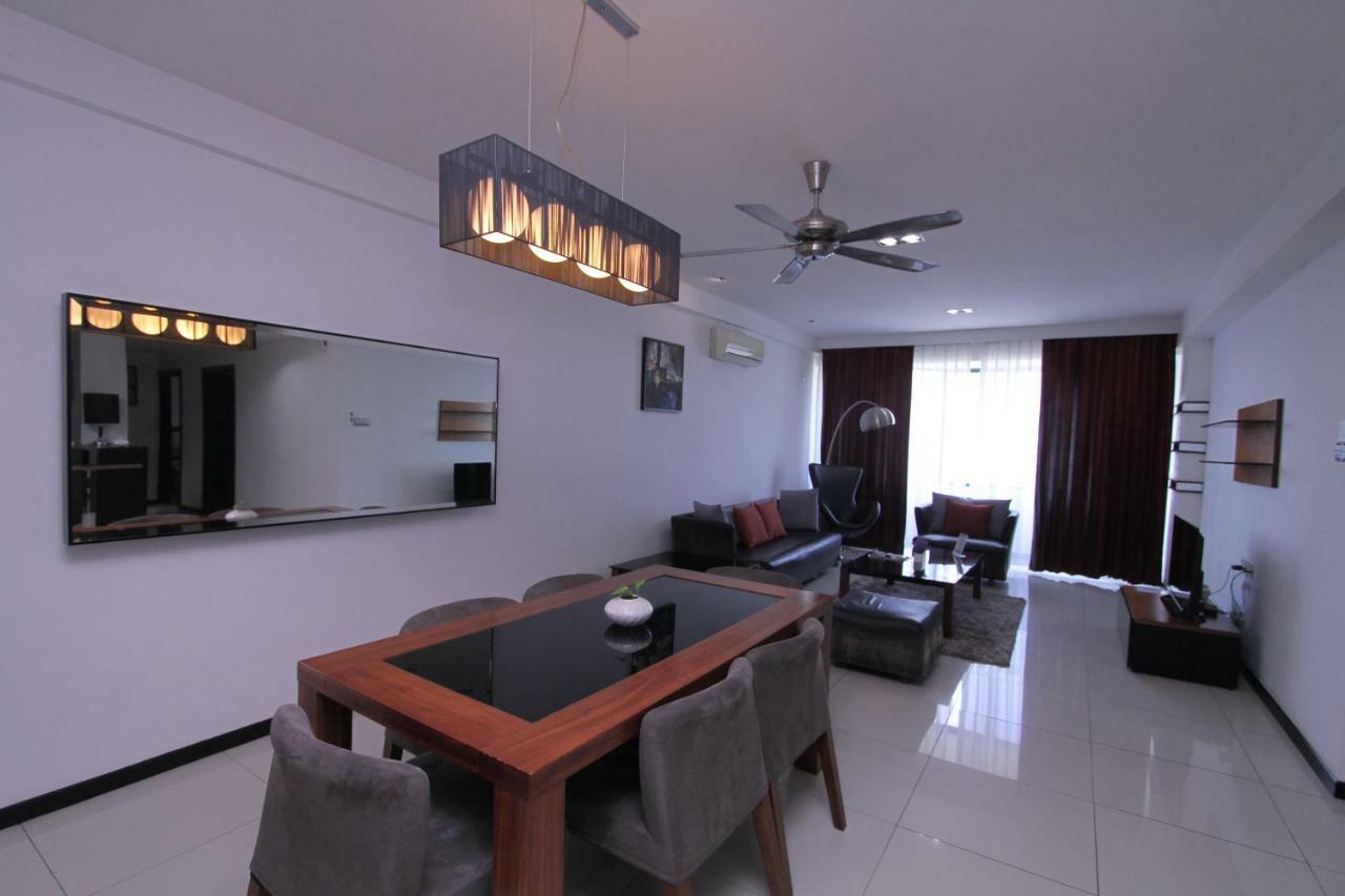 Likas Square - Kk Apartment Suite コタキナバル エクステリア 写真