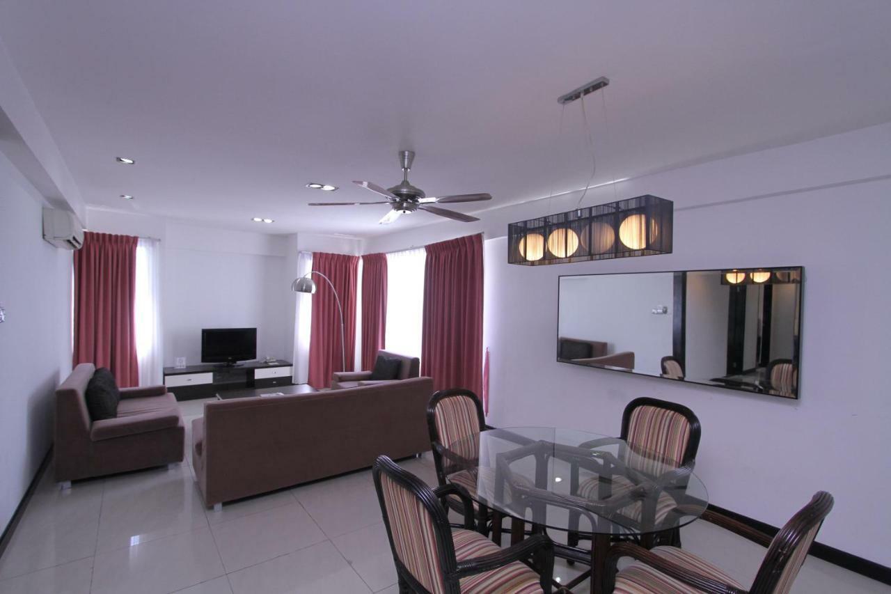 Likas Square - Kk Apartment Suite コタキナバル エクステリア 写真